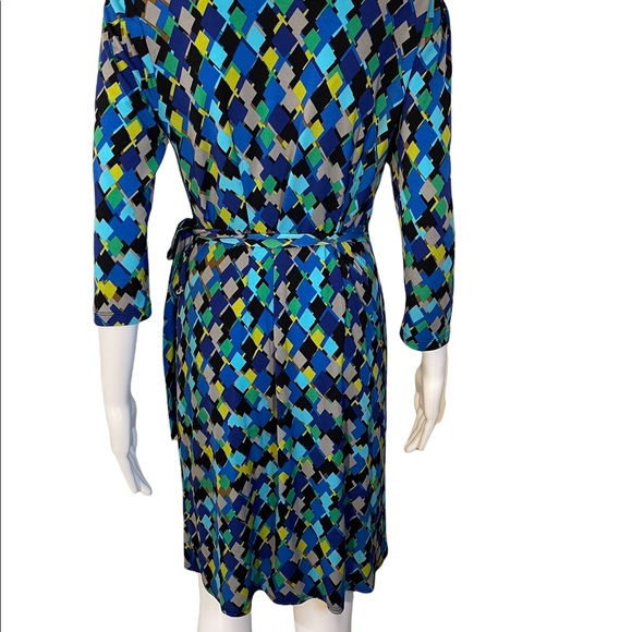 Abstract Wrap Dress - Picture 3 of 5